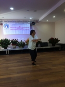 Chị Nguyễn thị Kim Dung đang thể hiện bài Báo quyền trong lễ kỷ niệm 17.07.2015