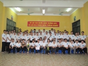 Võ sư trưởng Nguyễn Ngọc Nội cùng các học trò trong lễ bế giảng và tổng kết hai lớp B4 và A12