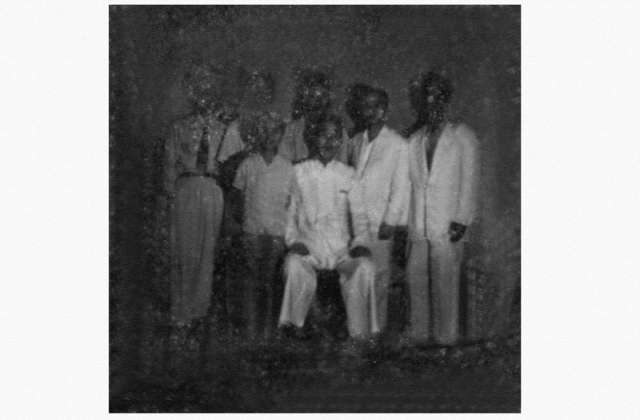 Sư tổ Nguyễn Tế Công cùng con trai, ông Nguyễn Chí Thành và 5 học trò của Người (18/3/1953).