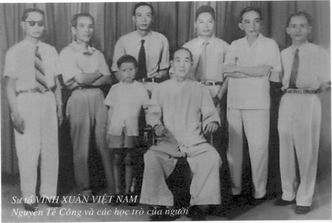 Sư tổ và một số học trò của Người. Yuen Chai-Wan and disciples. From right: 1 - GM Tran Thuc Tien; 6 - GM Tran Van Phung